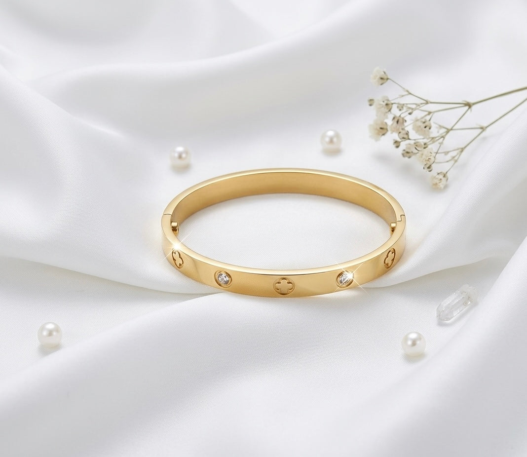 Four Leaf Clover Bangle Bracelet - Gold